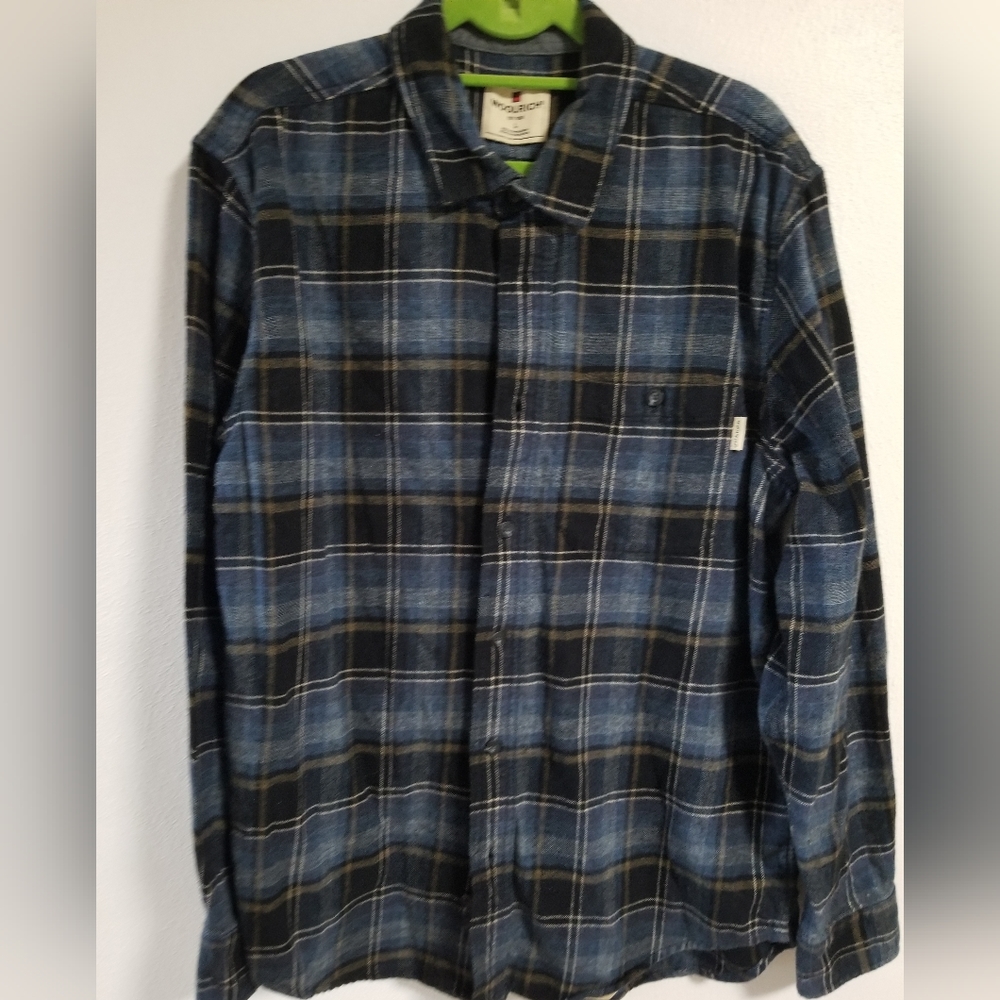 Woolrich %100  cotton plaid flannel button down long sleeve shirt